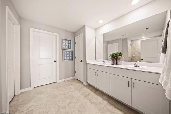 17712  PARADISO  WAY, North Fort Myers, FL 33917