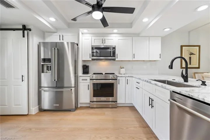 104 Pinebrook Dr, Fort Myers, Florida 33907