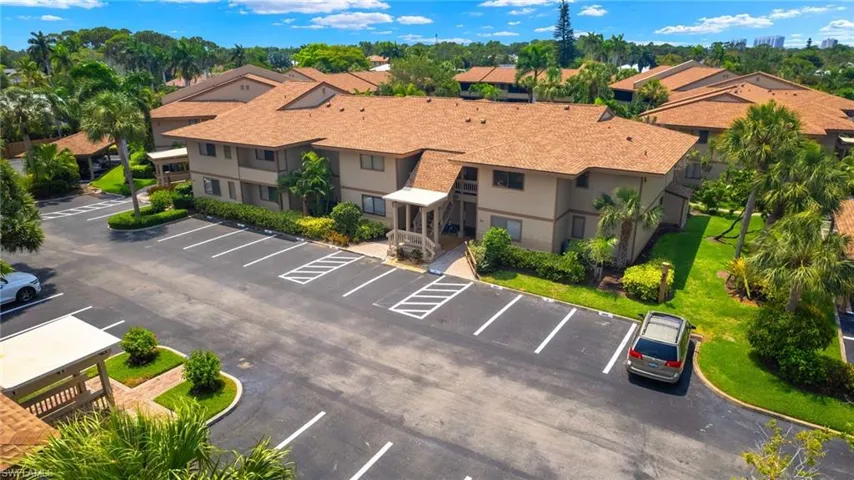 64  4th  ST, Bonita Springs, FL 34134