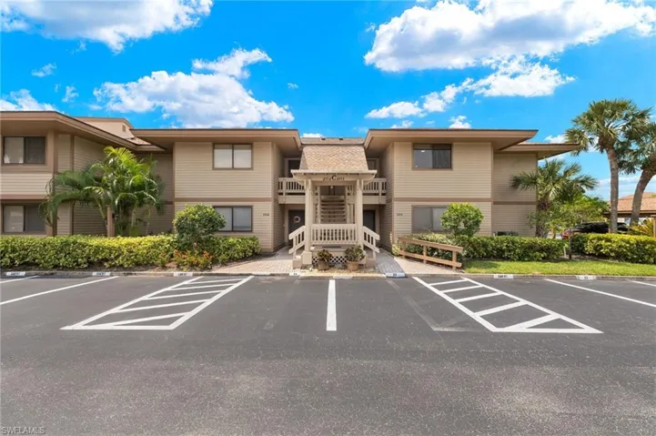 64  4th  ST, Bonita Springs, FL 34134