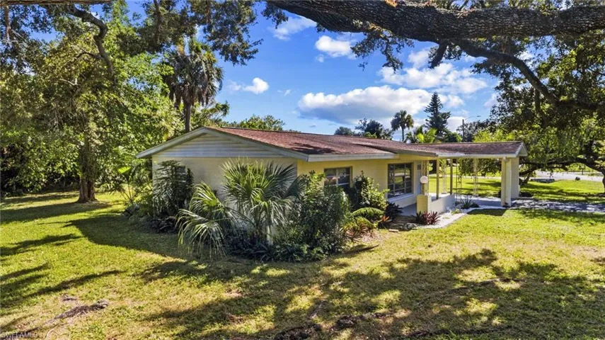 112  Clayton  AVE, Lehigh Acres, FL 33936