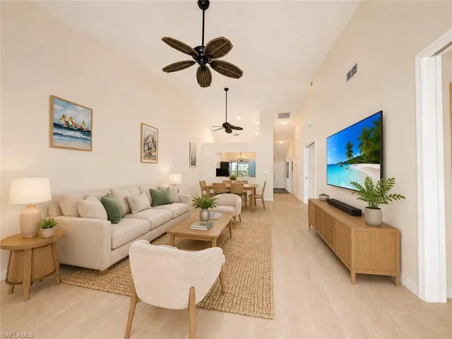 VThis is a staged photo to show you what you could do with this space.