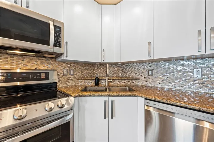 2825 Palm Beach Blvd 616, Fort Myers, Florida 33916