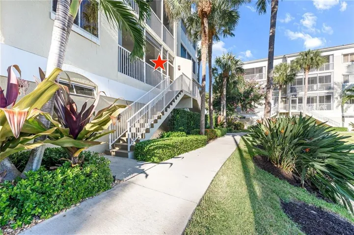 7638 Pebble Creek Cir 102, Naples, Florida 34108
