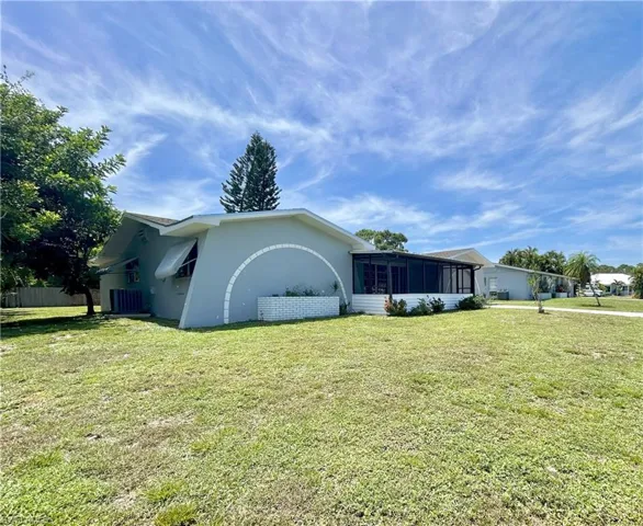 328 SE Tranquilla Ave  , Port St. Lucie, FL 34983