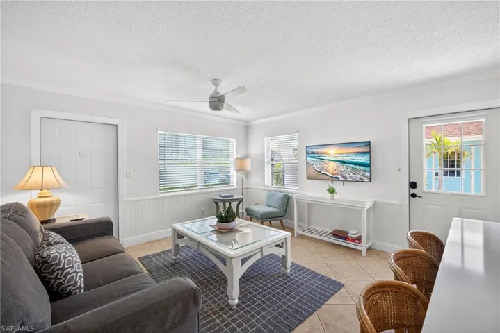 563 105th Ave N, Naples, Florida 34108
