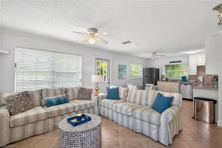 563 105th Ave N, Naples, Florida 34108