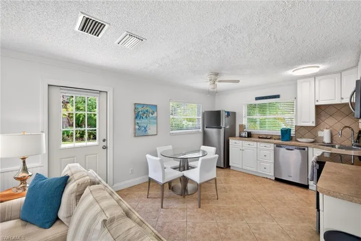 563 105th Ave N, Naples, Florida 34108