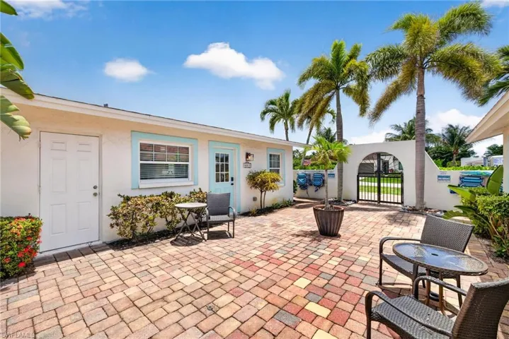 563 105th Ave N, Naples, Florida 34108
