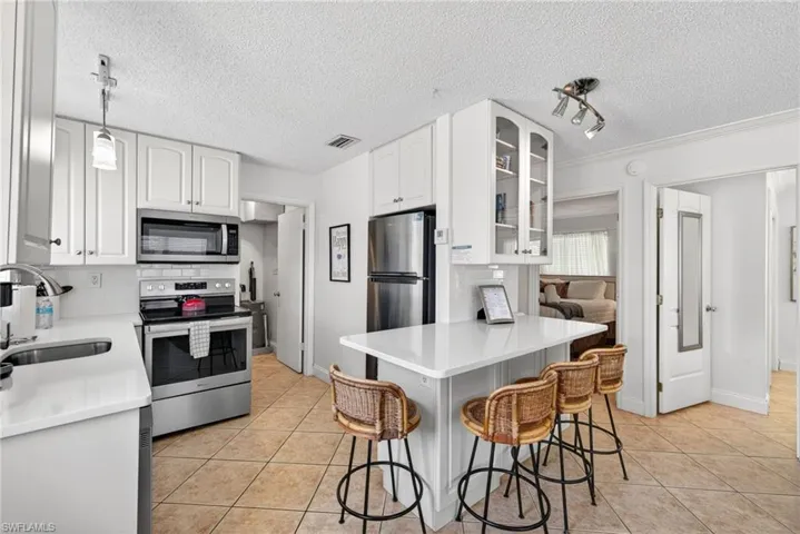 563 105th Ave N, Naples, Florida 34108