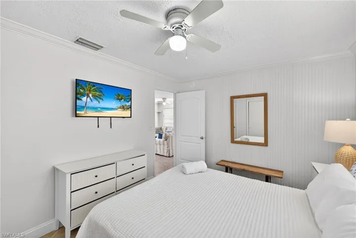 563 105th Ave N, Naples, Florida 34108