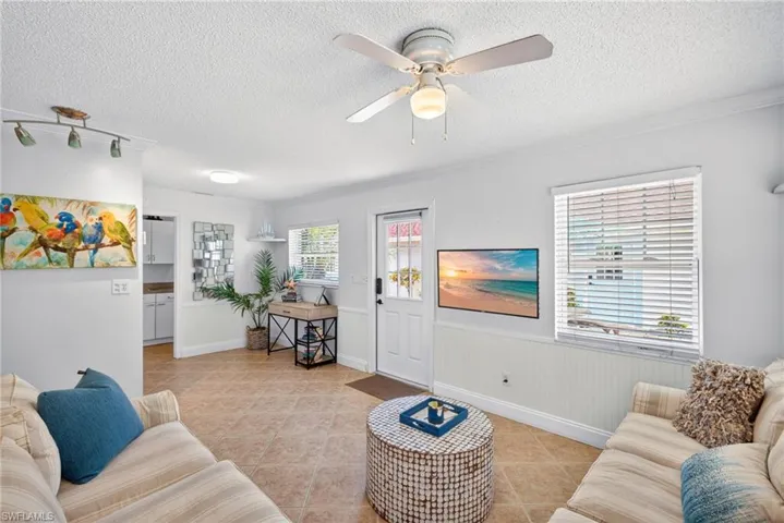 563 105th Ave N, Naples, Florida 34108