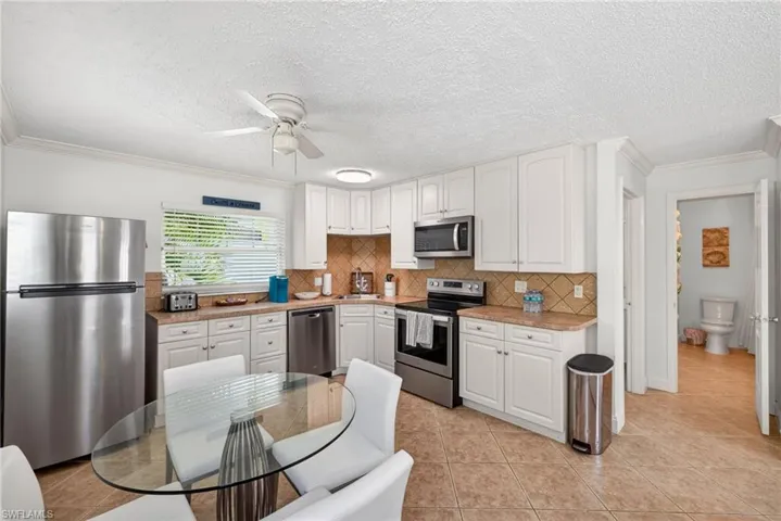 563 105th Ave N, Naples, Florida 34108