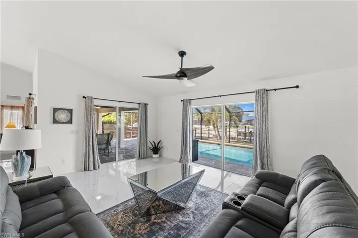 Living area with vaulted ceiling and a ceiling fan