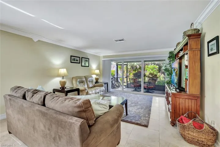 70  Glades  BLVD, Naples, FL 34112