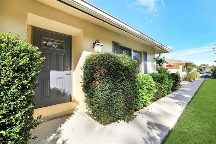70  Glades  BLVD, Naples, FL 34112