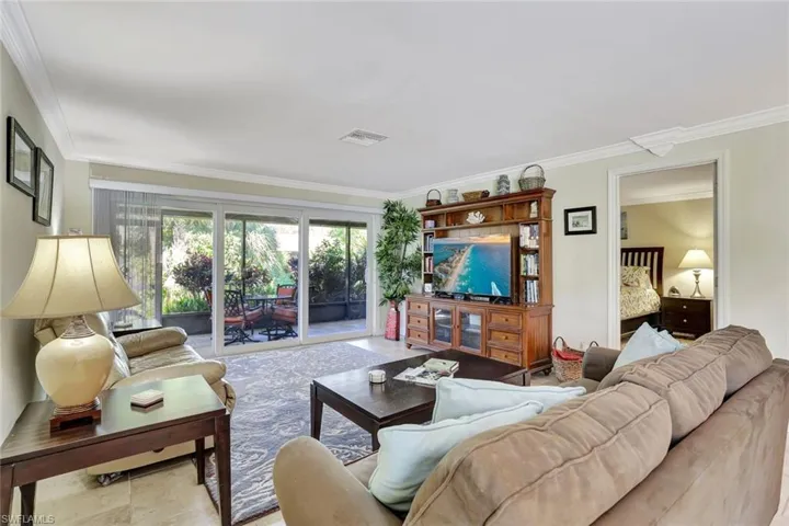 70  Glades  BLVD, Naples, FL 34112