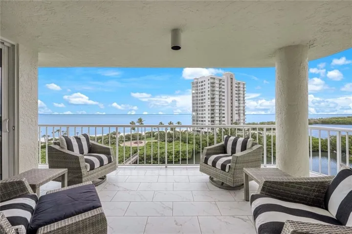 Spacious Lanai ~ Views of the Gulf & Clam Bay
