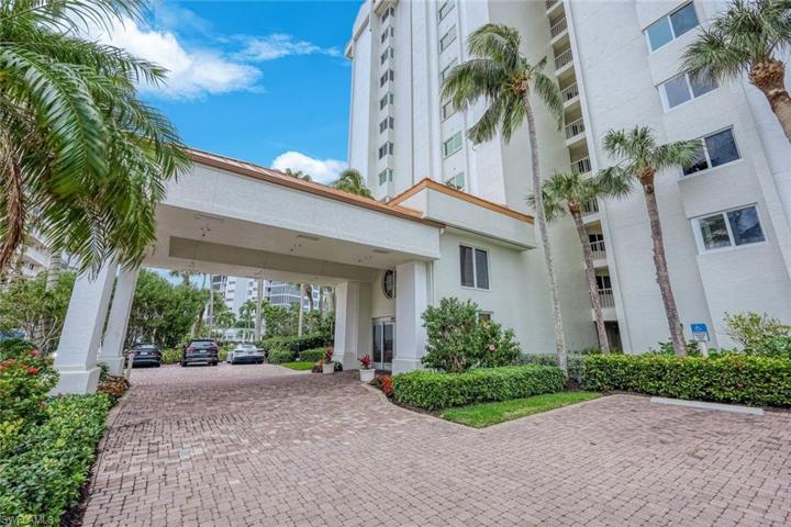 Entrance to Westshore at Naples Cay