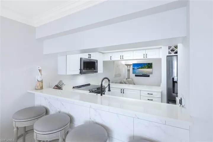Breakfast Bar/Kitchen