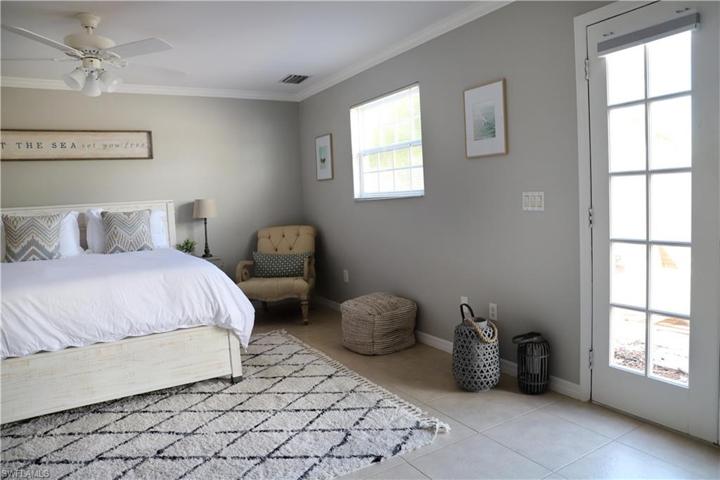 Huge Primary En Suite with french doors