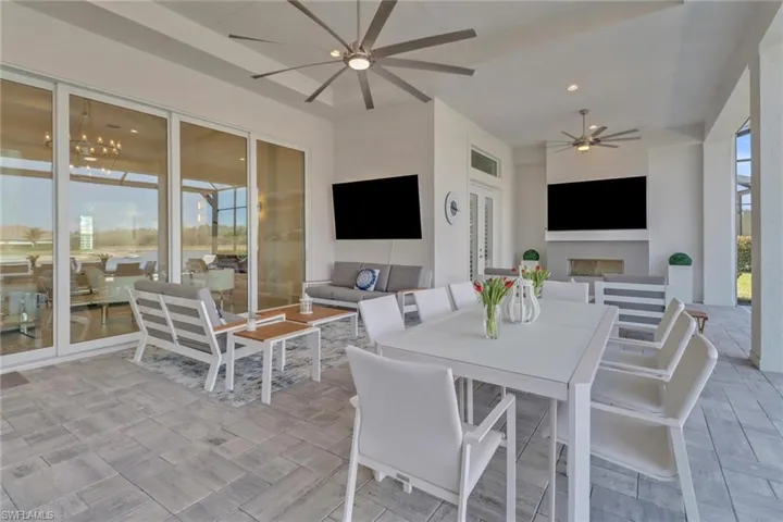 Outdoor dinning area