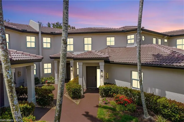 700  Diamond  CIR, Naples, FL 34110