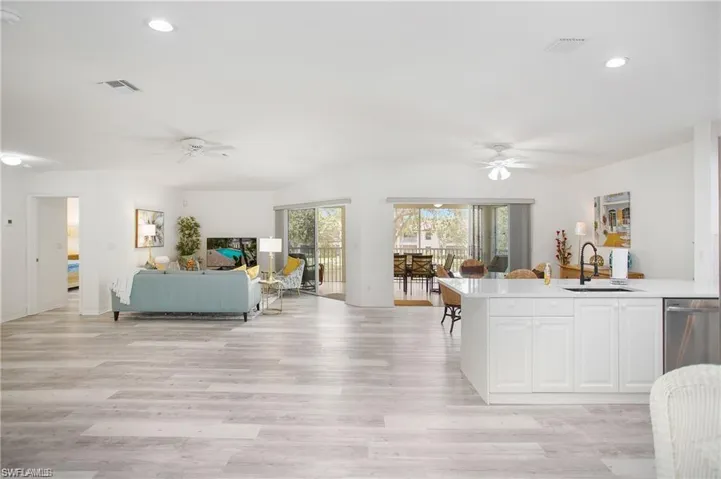 700  Diamond  CIR, Naples, FL 34110