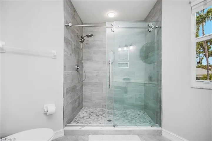 700  Diamond  CIR, Naples, FL 34110