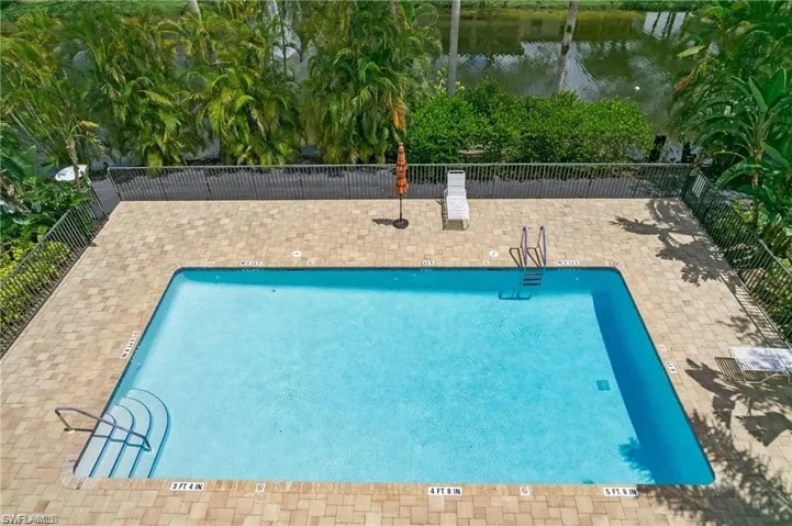 700  Diamond  CIR, Naples, FL 34110
