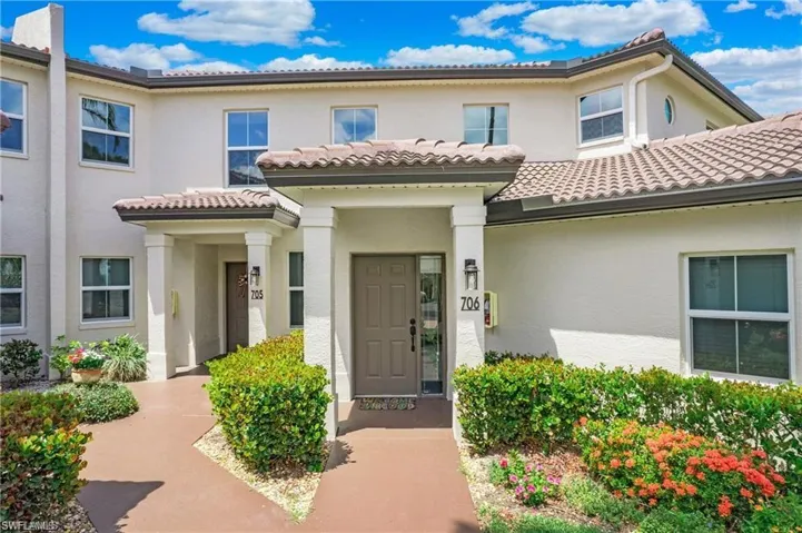 700  Diamond  CIR, Naples, FL 34110