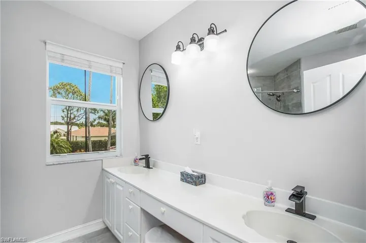 700  Diamond  CIR, Naples, FL 34110
