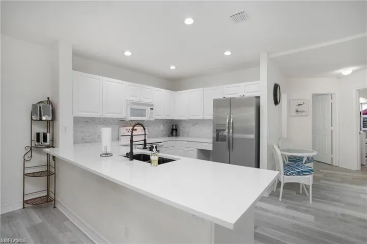 700  Diamond  CIR, Naples, FL 34110