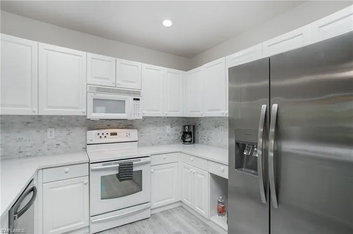 700  Diamond  CIR, Naples, FL 34110