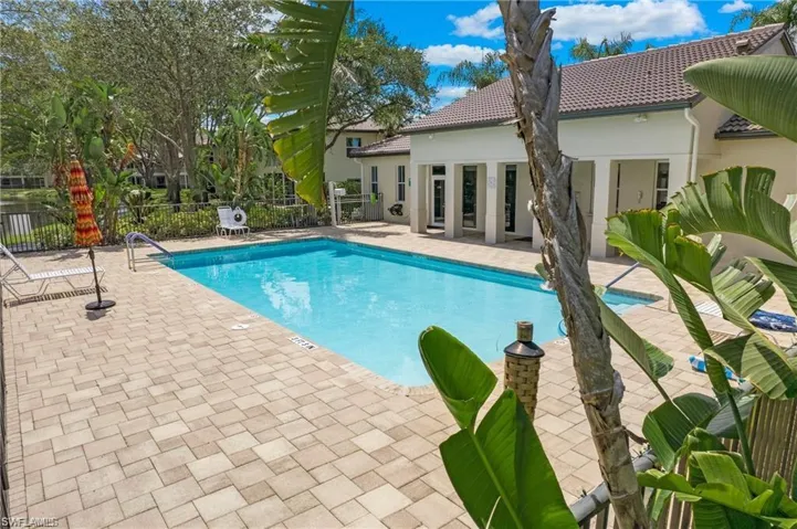 700  Diamond  CIR, Naples, FL 34110