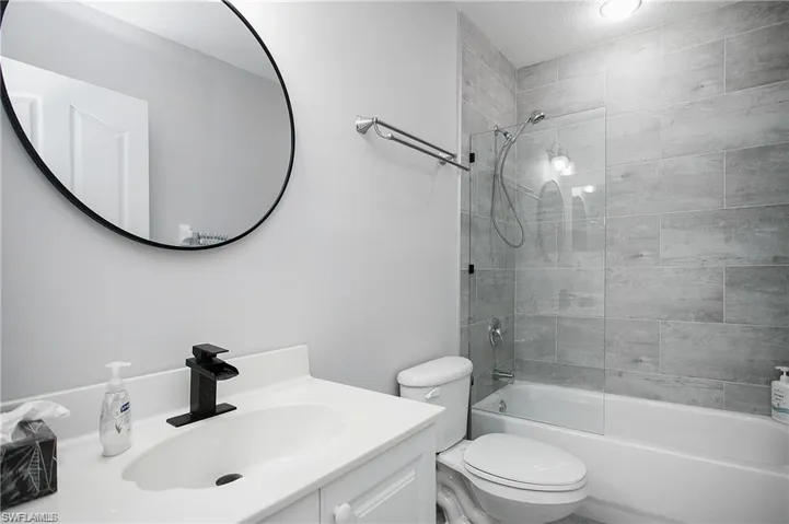 700  Diamond  CIR, Naples, FL 34110