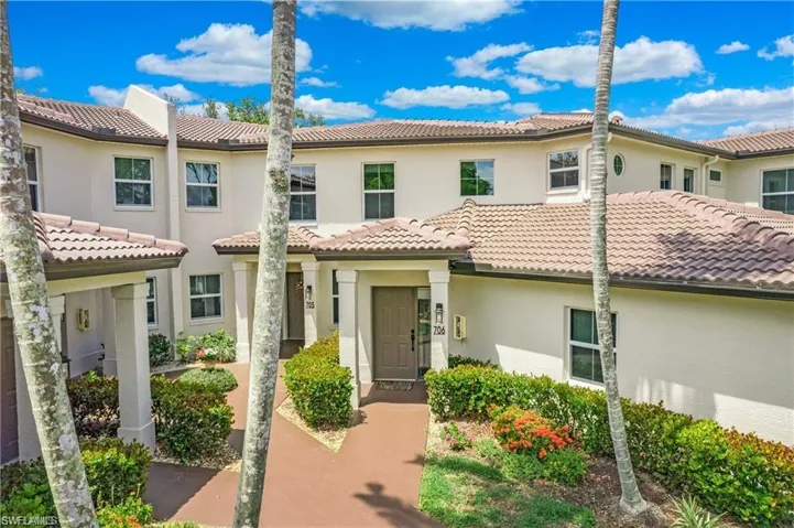 700  Diamond  CIR, Naples, FL 34110