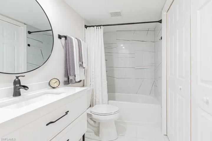 2nd Bath with tub/shower