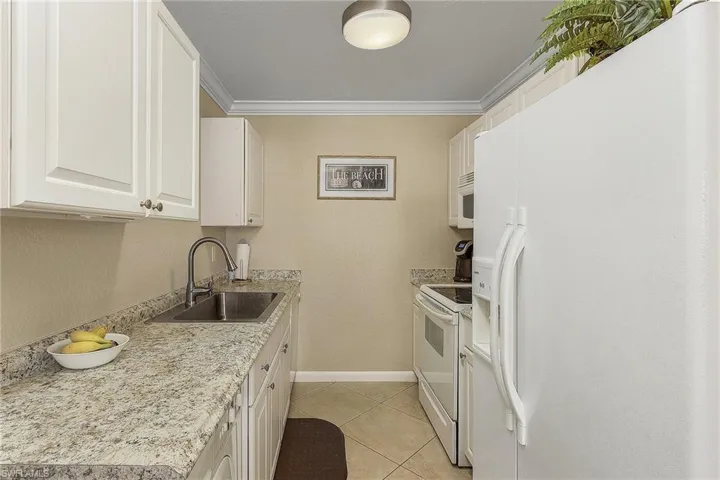 4621  Bayshore  DR, Naples, FL 34112