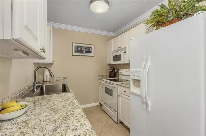 4621  Bayshore  DR, Naples, FL 34112