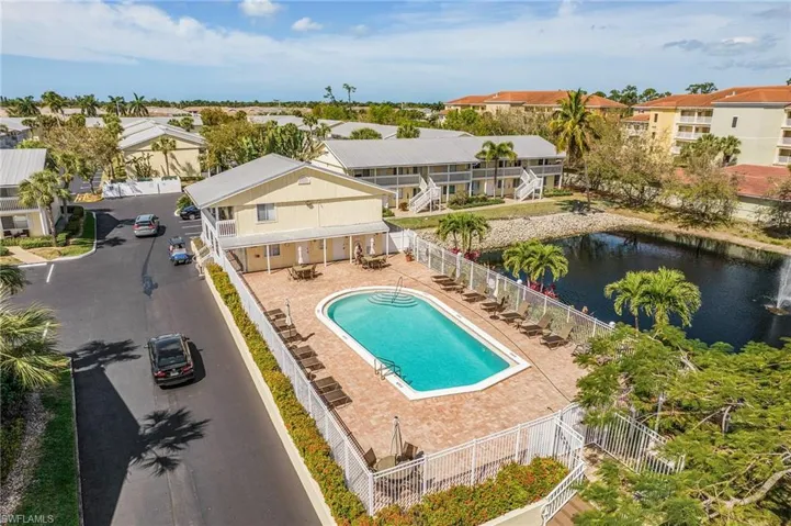 4621  Bayshore  DR, Naples, FL 34112