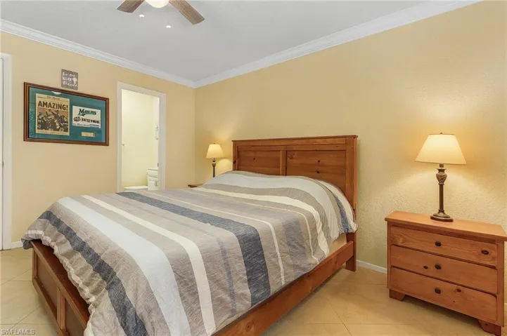 4621  Bayshore  DR, Naples, FL 34112