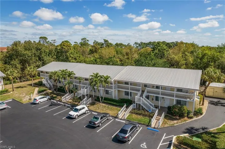 4621  Bayshore  DR, Naples, FL 34112