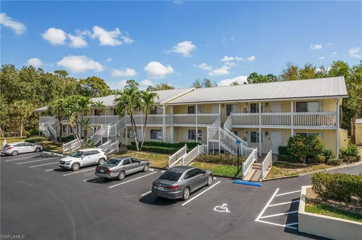 4621  Bayshore  DR, Naples, FL 34112