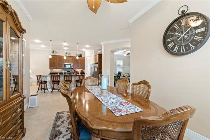 Dining RoomNew crown molding