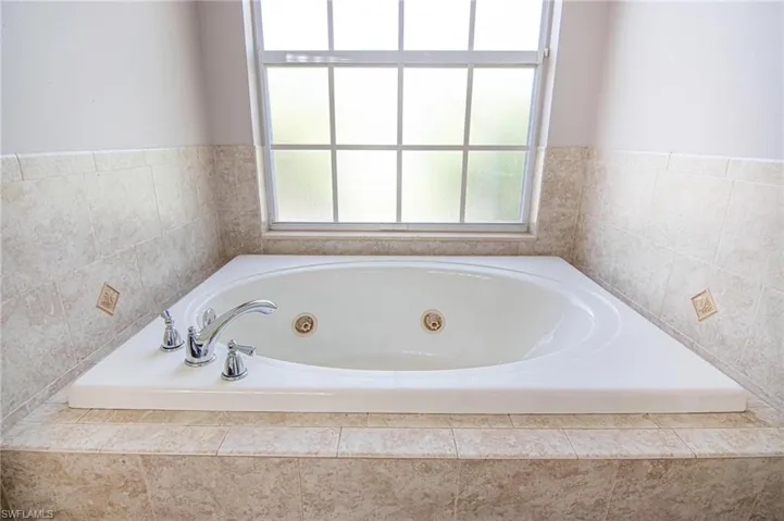 1824 Nw 21st Pl, Cape Coral, Florida 33993