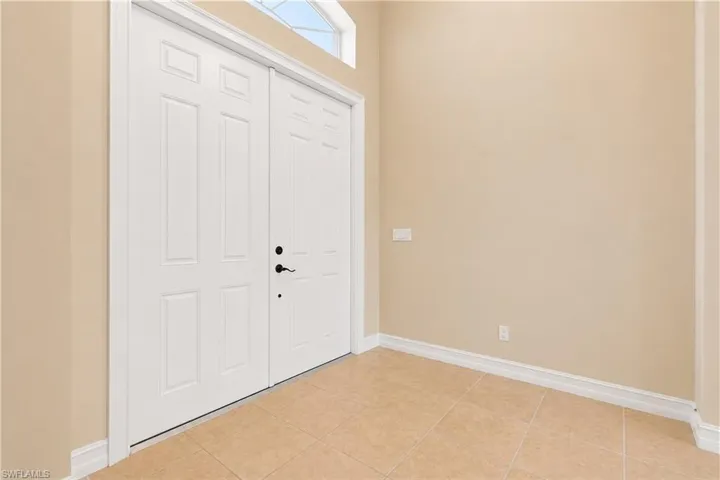 291 Saddlebrook Ln, Naples, Florida 34110