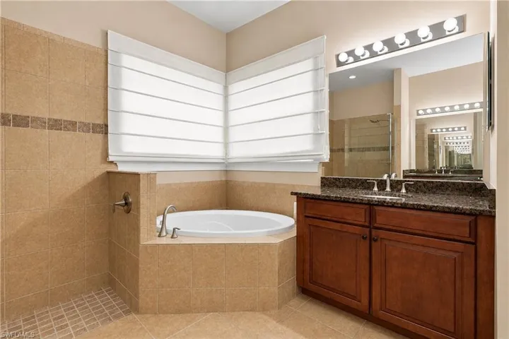 291 Saddlebrook Ln, Naples, Florida 34110