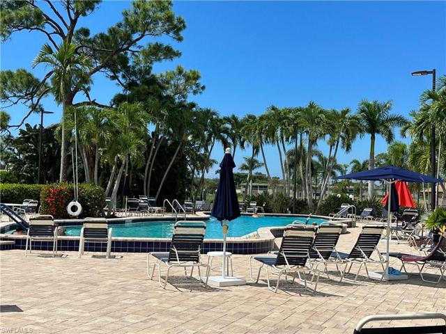 Main Pool with food & beverage service