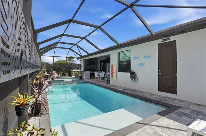 Combined pool with shelf/ hot tub